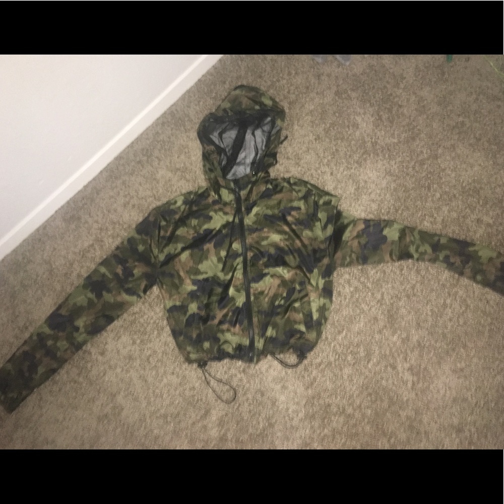 Cropped Camouflaged Windbreaker Jacket